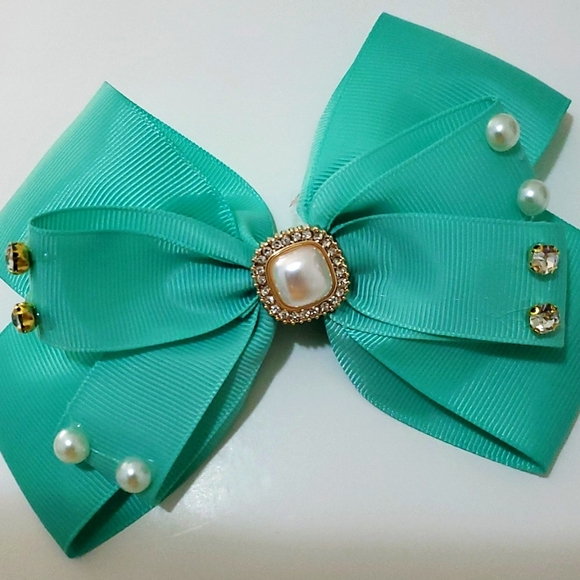 2 x 6 New Girl Hair Bows with Pearl & Rhinestone in Green - Picture 1 of 4